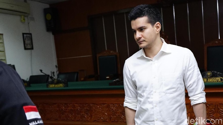 Steve Emmanuel saat ditemui di Pengadilan Negeri Jakarta Barat.