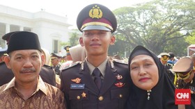 Tangis Petani Usai Upacara Pelantikan Perwira TNI-Polri