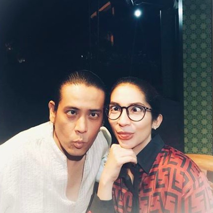 Beginilah kemesraan Vira Yuniar dan Teuku Rian yang kini mulai aktif lagi di dunia hiburan. (Foto: Instagram/ @virayuniar81)