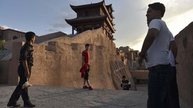 Riwayat Wilayah Muslim Uighur Xinjiang, Provinsi Barat di China