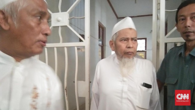 Eks panglima laskar jihad Ustaz Jafar Abu Thalib divonis lima bulan penjara dalam kasus perusakan rumah warga. Vonis ini lebih ringan dibanding tuntutan jaksa.