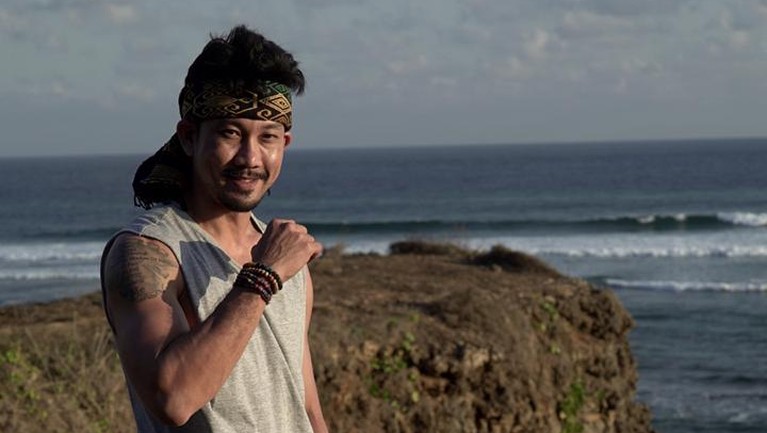 MTMA kali ini membawa Denny Sumargo untuk menikmati birunya air terjun di Sumba. Denny juga mengunjungi Kolam Jodoh, sebuah mata air yang sangat biru.
