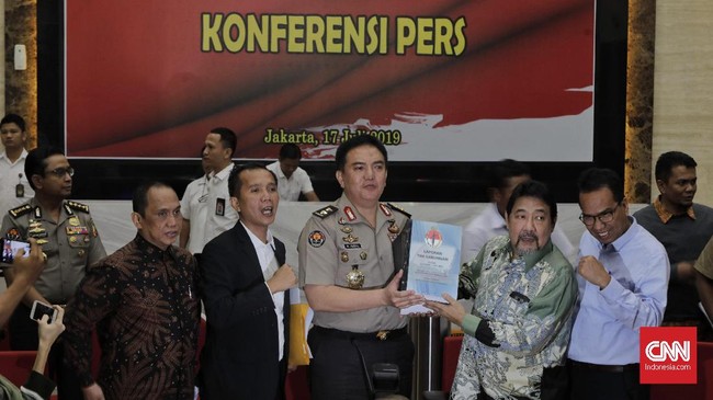 Anggota tim pakar Hendardi mengaku saat dimintai keterangan Novel kooperatif, namun saat keterangan sensitif ia mensyaratkan TGPF bentukan presiden lebih dulu.