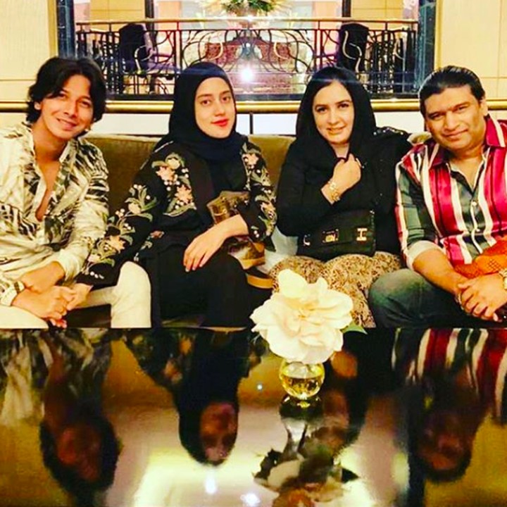 <p>Diketahui pula bahwa Ashraff merupakan kakak ipar Fairuz A Rafiq. Diungkap pelantun 'Sharmila' itu, dirinya tak henti memberi dukungan kepada Fairuz dan Sonny yang sedang menghadapi cobaan. (Foto: Instagram @ashraff_abu)</p>