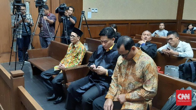 Penyuap eks Ketum PPP Romahurmuziy, Kakawanil Kemenag Gresik Muafaq divonis penjara 1,5 tahun bui, sementara Kakanwil Jatim Hasanuddin 2 tahun penjara.