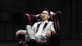 Rapper Crush Mulai Jalani Wajib Militer Hari Ini
