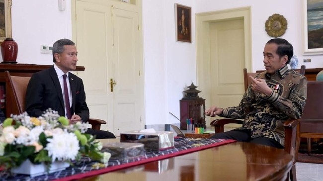 Menlu RI Retno Marsudi mengatakan saat Menlu Singapura bertemu Presiden RI Joko Widodo tak ada bahasan soal ruang kendali udara di wilayah Natuna.