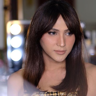 Dena Rachman Dilamar Pria Bule?