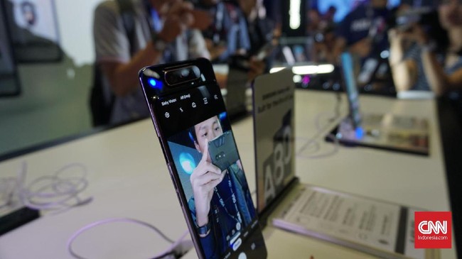 Samsung mengungkapkan kemunculan ponsel terbaru Galaxy A80 menyasar generasi 'live' atau mereka yang aktif menggunakan media sosial.
