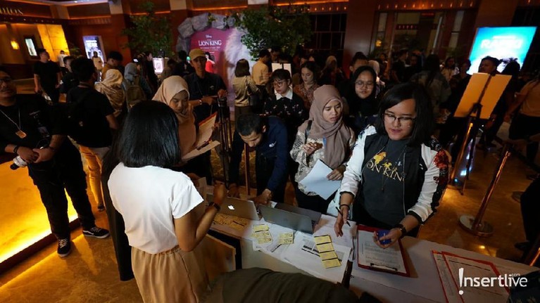 Kemeriahan Pemutaran Perdana Film The Lion King di Indonesia Film The Lion King dibuat ulang dalam versi animasi yang lebih realistis. Berikut ini potret kemeriahan penayangan perdana film The Lion King di Plaza Senayan.