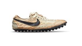 <i>Sneaker</i> Butut 'Moon Shoe' Cetak Rekor Sepatu Termahal