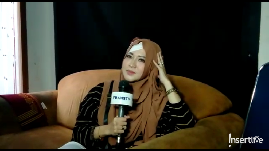 Ditipu dan dilaporkan balik agen perjalanan umrah, Okie Agustina hanya menuntut uangnya kembali dan ingin menyelesaikan masalah tersebut baik-baik.