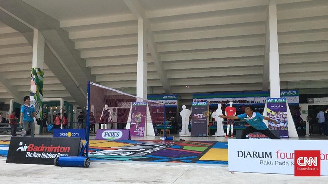 Bermain AirBadminton tidak mudah, termasuk bagi mereka yang sudah terbiasa berolahraga badminton.