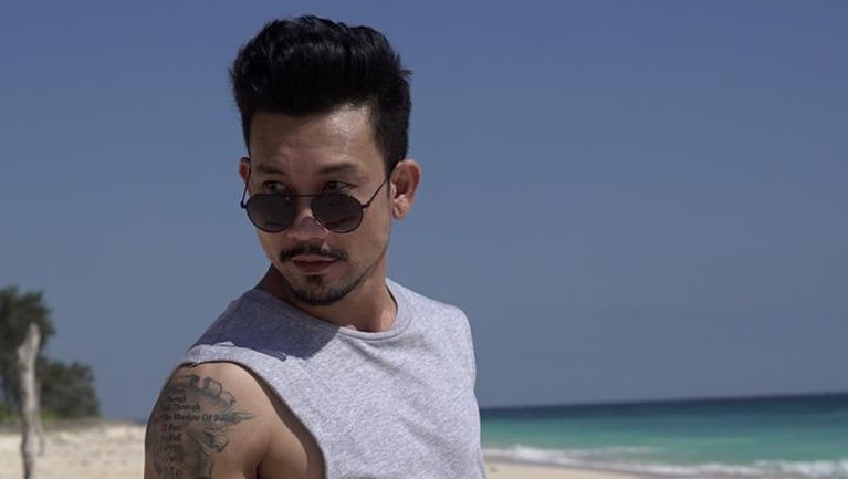 Petualangan Denny Sumargo Mencari Mata Air di Sumba MTMA kali ini membawa Denny Sumargo untuk menikmati birunya air terjun di Sumba. Denny juga mengunjungi Kolam Jodoh, sebuah mata air yang sangat biru.