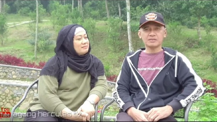 Istri Agung Hercules, Mira Rahayu mengungkap dampak kanker otak pada suami jauh dirasakan sebelum diagnosis.