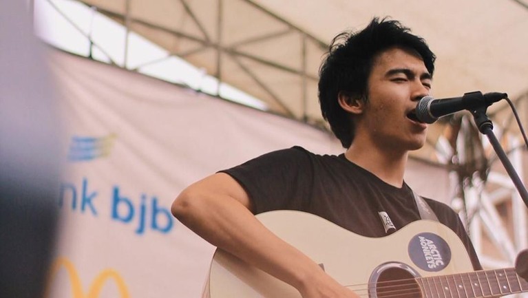 5 Pesona Gusti Rayhan, Putra Farhat Abbas yang Jadi Bintang Gusti Rayhan adalah salah satu artis muda yang sedang menjadi perbincangan. Ia aktif di musik dan dunia akting.