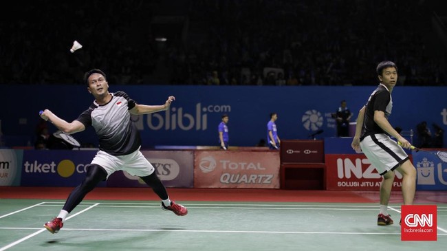 Mohammad Ahsan/Hendra Setiawan mengalahkan Takuro Hoki/Yugo Kobayashi pada semifinal Indonesia Open 2019 di Istora GBK, Jakarta, Sabtu (20/7) siang WIB.