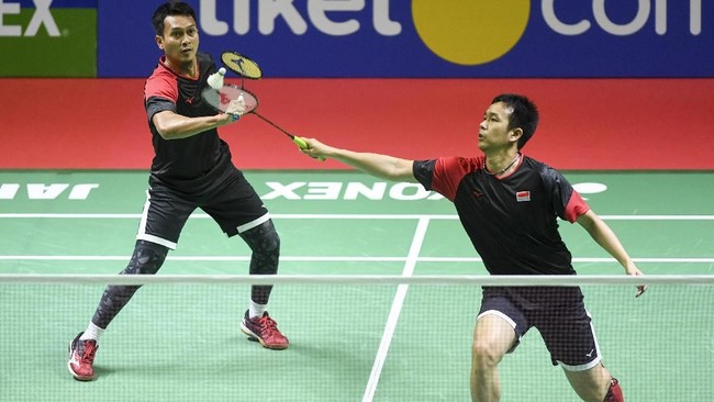 Mohammad Ahsan/Hendra Setiawan mengalahkan Hiroyuki Endo/Yuta Watanabe 21-15, 9-21, dan 22-20 pada babak perempat final Indonesia Open 2019.