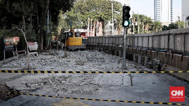Dalam rapat pembahasan KUAPPS DKI 2020, Dinas Bina Marga DKI Jakarta mengajukan anggaran hampir Rp300 miliar untuk revitalisasi trotoar.