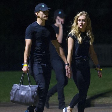 Tom Holland Tertangkap Basah Jalan dengan Wanita Pirang, Siapa Dia?