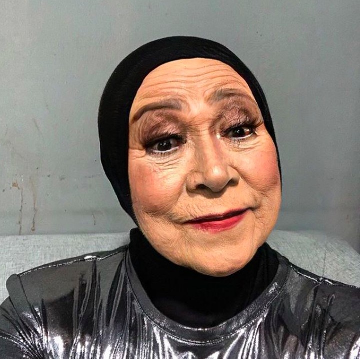<p>Melly Goeslaw terlihat sangat percaya diri menampilkan wajah yang terlebihat lebih menua. Wajah cantik bermakeup seketika berubah jadi kerutan dimana-mana. (Foto: Instagram @melly_goeslaw)</p>
