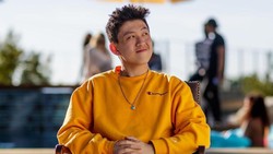 Bahagianya Rich Brian Dapat Kiriman Makanan Indonesia