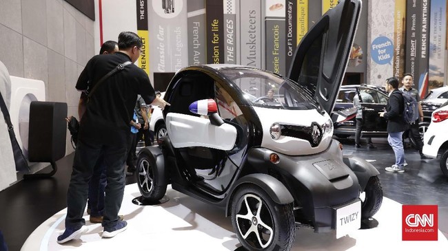 Inden Renault Twizy mulai bisa dilakukan bulan ini melalui lapak Renault di Tokopedia, namun harga resmi belum diumumkan.