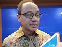Kapal Nelayan China Masih Bertahan di Natuna, Kemlu: Patroli TNI Sudah Tepat