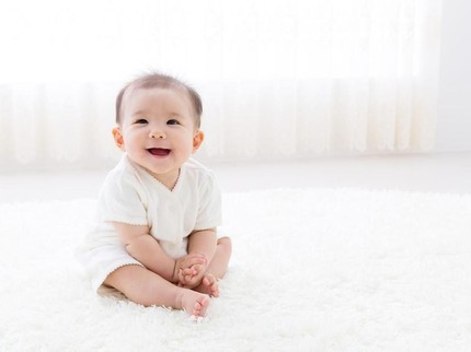 Perkembangan Bayi 6 Bulan, Mulai Makan MPASI dan Duduk Sendiri