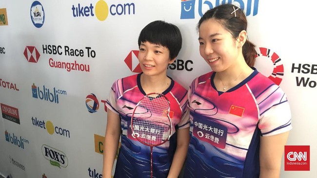 Pekik suporter Indonesia sempat membuat salah satu pemain ganda putri China, Chen Qing Chen, gugup hingga menyebabkan raketnya penyok.