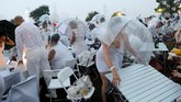 FOTO: Keseruan Pesta Makan Malam Rahasia ala New York Makan malam rahasia serba putih kembali digelar di New York. Intip keseruan pesta rahasia berikut ini.