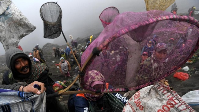 FOTO: Mencari Perlindungan Sang Hyang Widi di Gunung Bromo