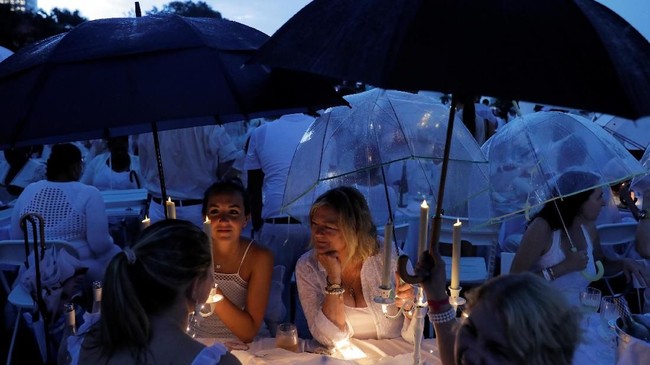 FOTO: Keseruan Pesta Makan Malam Rahasia ala New York