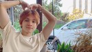 Kabar duka meliputi keluarga idol asal Korea Selatan&comma; Kim Samuel pasalnya sang ayah jadi korban perampokan dan pembunuhan&period; Intip 5 pesona tampannya&comma; Kim Samuel&period;