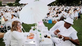 FOTO: Keseruan Pesta Makan Malam Rahasia ala New York