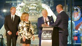 img-title VIDEO: 'Buzz' Aldrin Peringati 50 Tahun Pendaratan Apollo 11