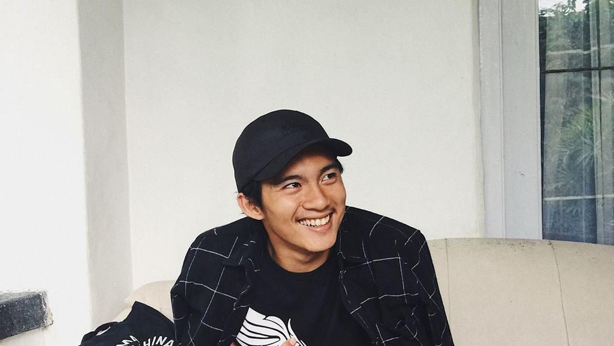 Gusti Rayhan adalah salah satu artis muda yang sedang menjadi perbincangan&period; Ia aktif di musik dan dunia akting&period; 