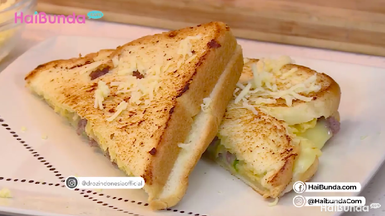Kehabisan ide untuk membawakan bekal si kecil ke sekolah? Resep roti panggang keju berikut ini patut dicoba, Bunda.