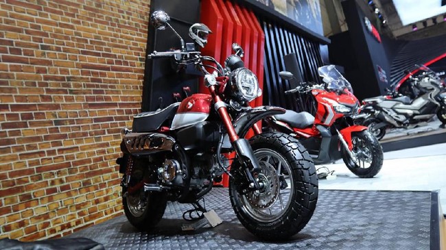 Monkey tersimpan mesin silinder tunggal SOHC 125 cc dengan transmisi 4 percepatan. Mesin ini diklaim mampu menyemburkan tenaga 9,2 tenaga kuda.