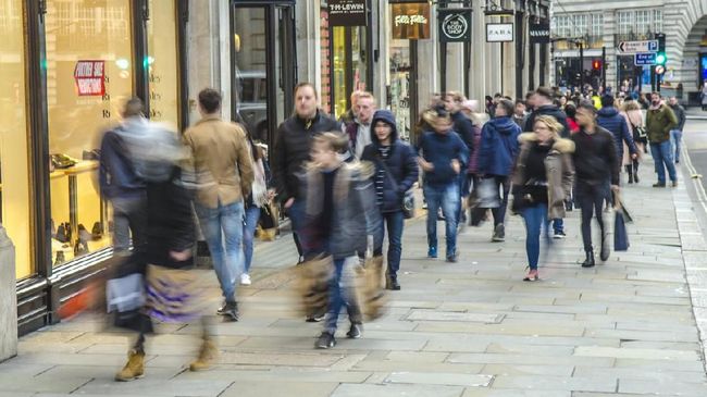 Saya bisa dibilang beruntung bisa hidup dan bekerja di London. Tapi untuk mendapatkan kesempatan tersebut, saya tak berhenti bekerja keras.