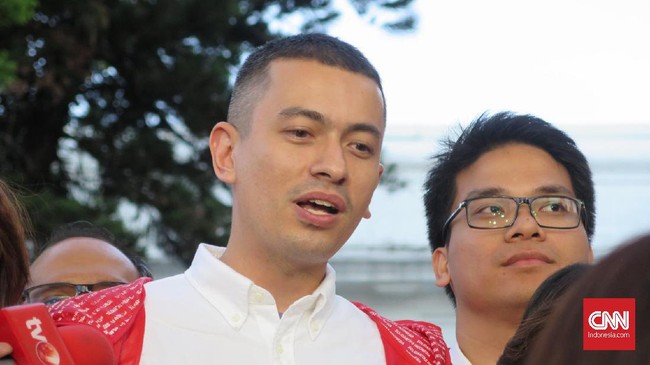 Wakil Ketua DPW Partai Solidaritas Indonesia (PSI) DKI Jakarta, Rian Ernest dilaporkan oleh Ketua Fraksi Demokrat DPRD DKI Jakarta Taufiqurrahman ke Polda Metro Jaya. Rian siap menghadapi laporan tersebut, di Kompleks Istana Kepresidenan Jakarta, Kamis (18/7).