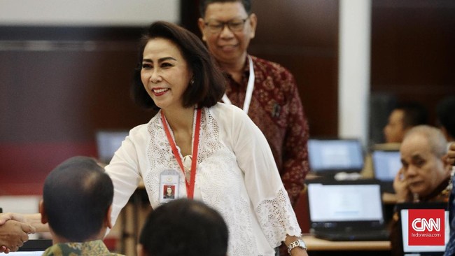 Ketua Pansel Yenti Ganarsih dibuat bingung dengan jawaban Capim KPK dari Polri, Brigjen Sri Handayani tentang UU Tindak Pidana Pencucian Uang.