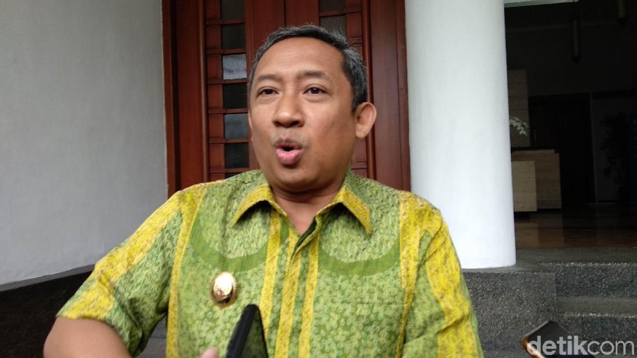 Wakil wali kota Bandung, Yana Mulyana positif terinfeksi virus corona.