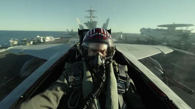 Helm yang digunakan Tom Cruise dalam film Top Gun terjual dengan harga setara Rp4,8 miliar dalam acara lelang pada 26-27 Agustus lalu.