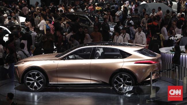 Adu Laris Mobil Mewah 6 Bulan di RI, Mercedes-Benz Kejar BMW Penjualan mobil mewah selama Januari - Juni di Indonesia dipimpin BMW yang diikuti Mercedes-Benz.
