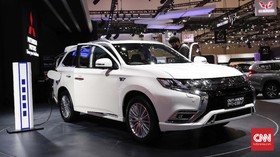Mitsubishi Outlander PHEV Diskon Rp400 Juta di IIMS 2021