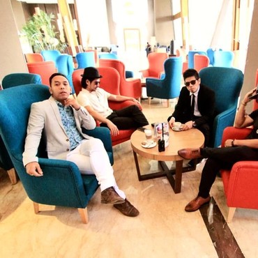 Lirik Lagu Setia - Jikustik