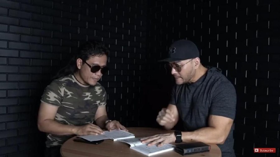 Deddy Corbuzier belajar Iqra dengan pembimbingnya, Gus Miftah.