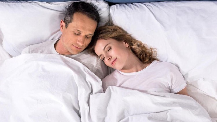 Bunda kurang tidur? Yuk, simak lima cara mendapatkan waktu tidur yang cukup.