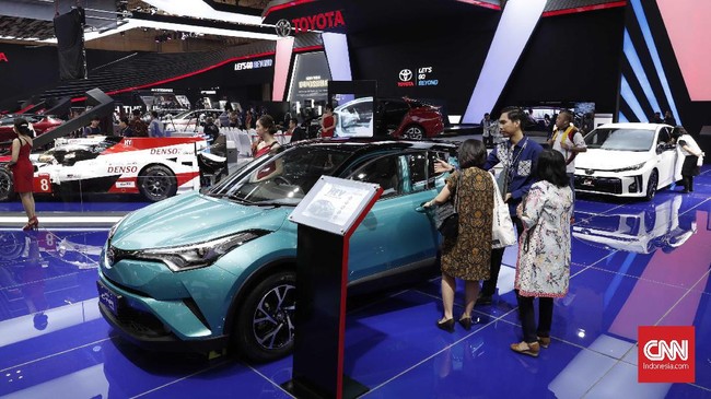 Harga mobil baru mengalami kenaikan karena tarif PPn 11 persen, Bea Balik Nama, dan biaya material yang meliputi pula pada mobil diskon PPnBM.